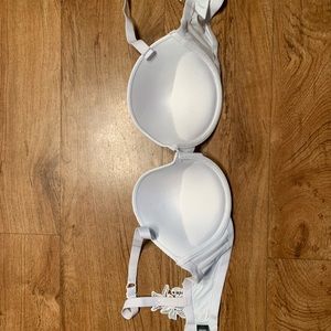 Women’s bra, 38C.